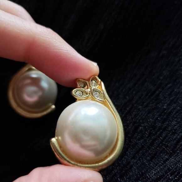 VTG Faux Pearl Clip on Earrings with Jewel Detail - Picture 10 of 11